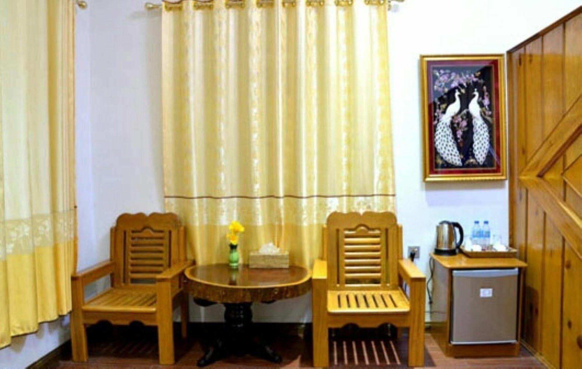 Myat Nan Taw Hotel Loikaw Exterior foto